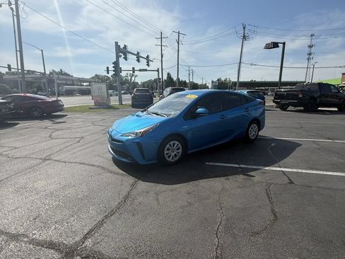 Used 2019 Toyota Prius LE FWD image 6