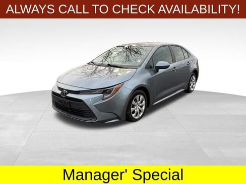 Used 2023 Toyota Corolla LE image 3