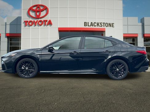 Certified 2025 Toyota Camry SE FWD image 6