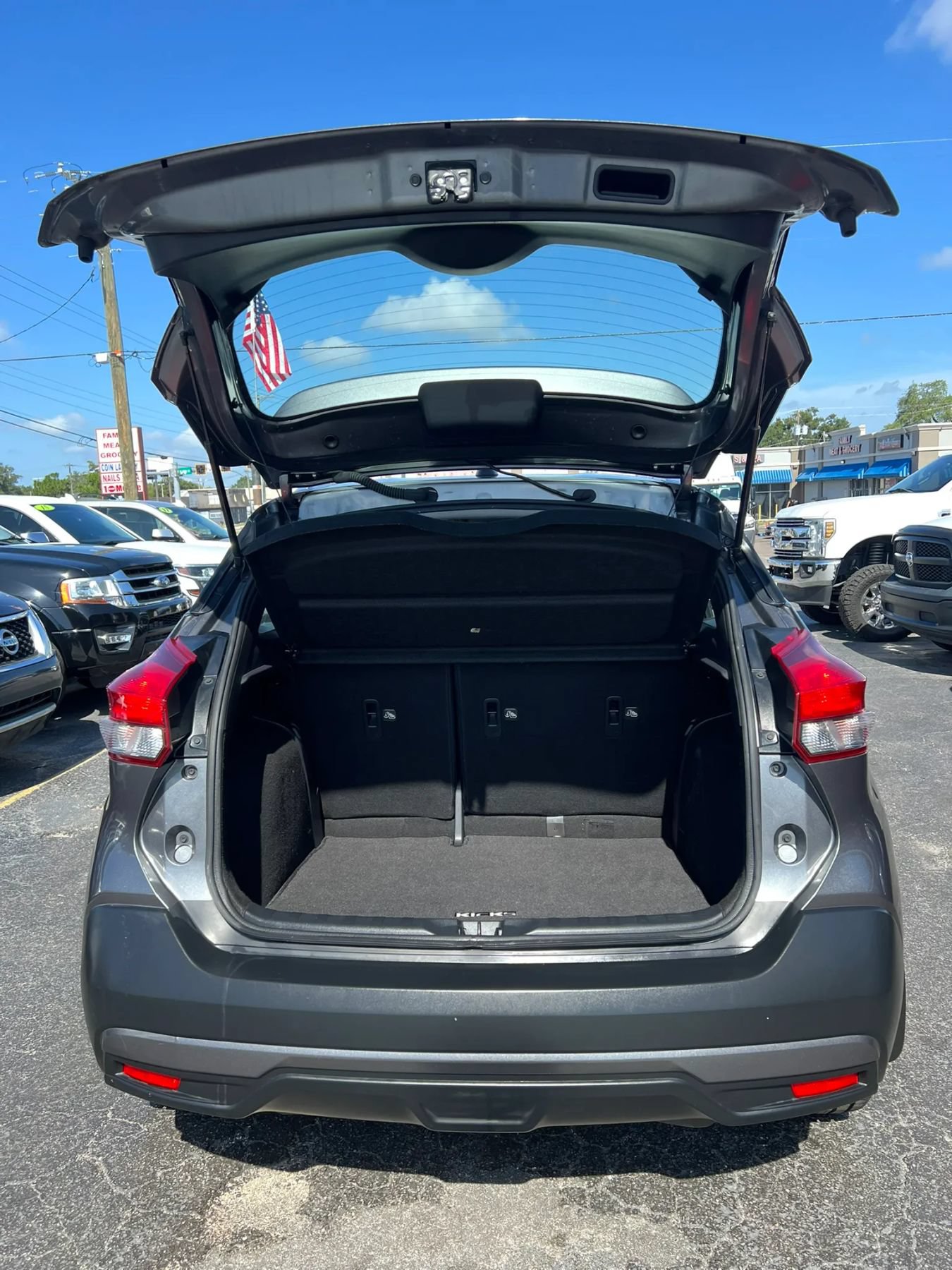 Used 2018 Nissan Kicks SR FWD image 20