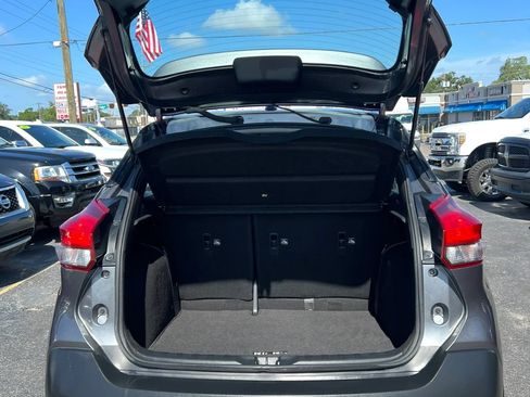 Used 2018 Nissan Kicks SR FWD image 20