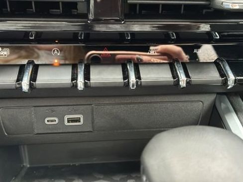 Certified 2024 Chevrolet Colorado LT w/ LT Convenience Package image 36