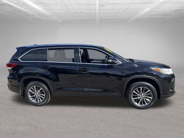 Used 2019 Toyota Highlander XLE AWD/4WD image 5