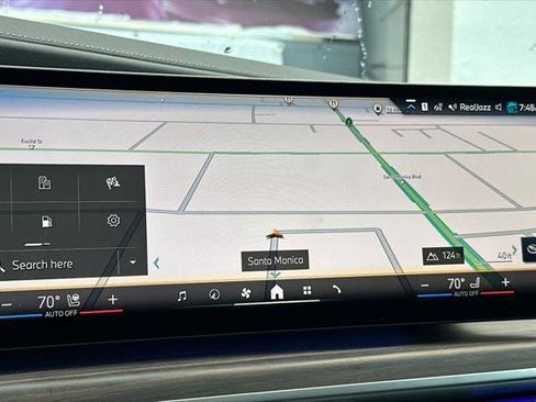 Used 2023 BMW 740i w/ Parking Assistance Package image 17