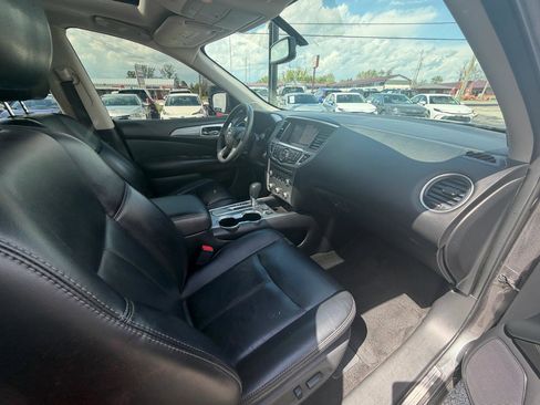Used 2018 Nissan Pathfinder SL w/ SL Premium Package FWD image 13