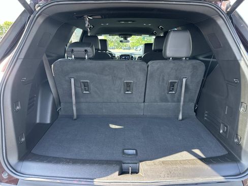 Certified 2023 Chevrolet Traverse LT FWD image 9