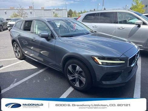 Used 2020 Volvo V60 T5 Cross Country AWD/4WD image 4
