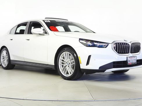 Used 2024 BMW 530i w/ Convenience Package RWD image 4