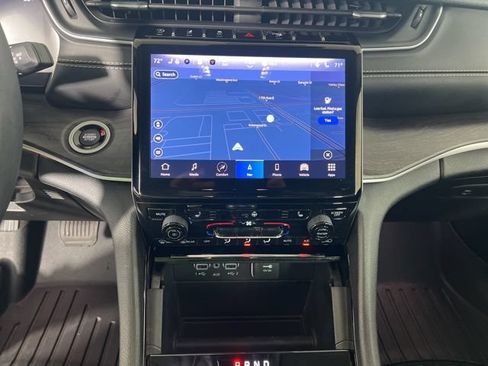 Used 2023 Jeep Grand Cherokee L Limited AWD/4WD image 23