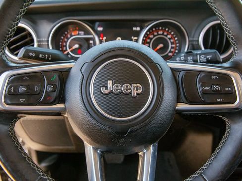 Used 2020 Jeep Wrangler Unlimited Sahara image 16