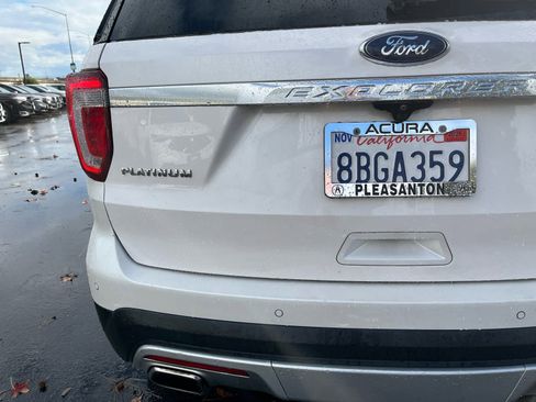 Used 2017 Ford Explorer Platinum image 14