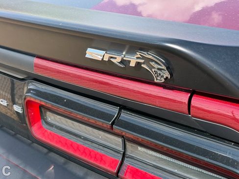 Used 2018 Dodge Challenger SRT Hellcat RWD image 17