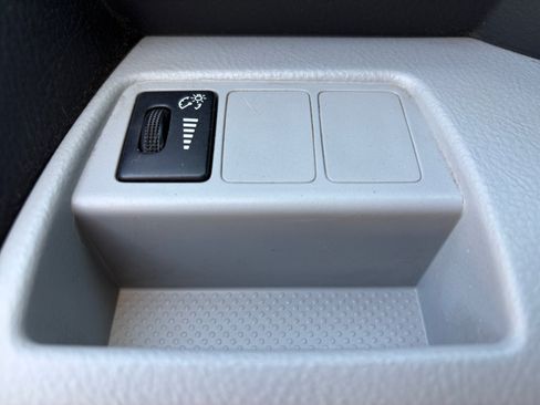 Used 2011 Toyota RAV4 4WD w/ Upgrade Value Pkg image 19