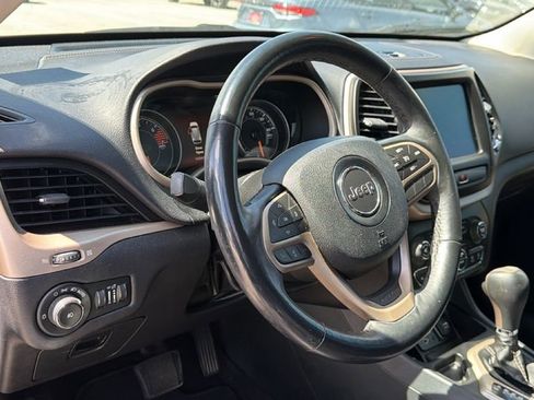 Used 2017 Jeep Cherokee Limited image 10