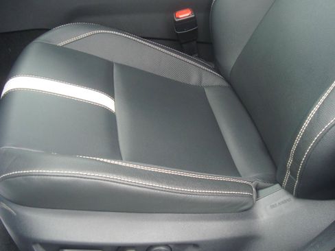 Used 2025 Toyota Camry SE image 10