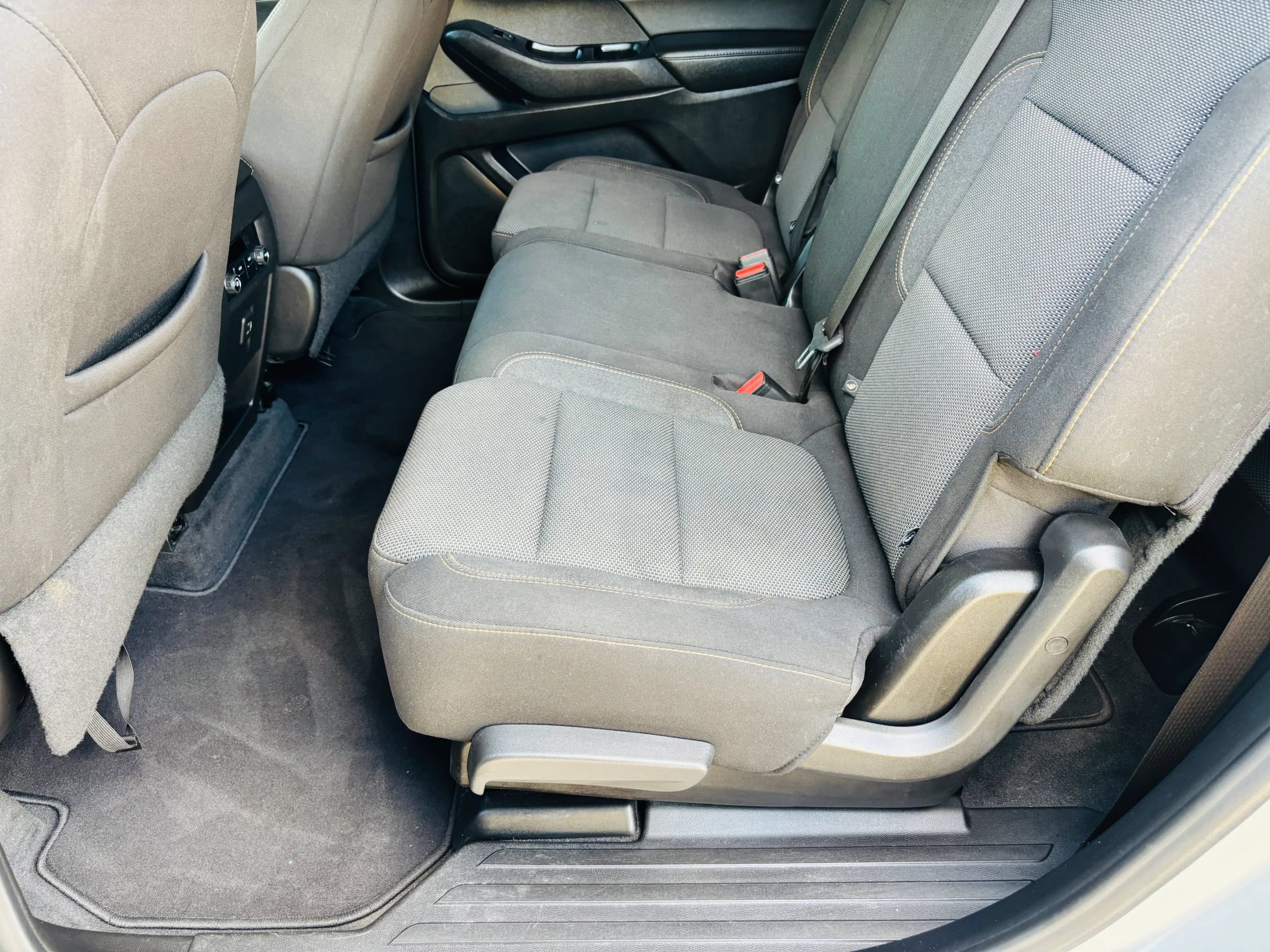 Used 2020 Chevrolet Traverse LS FWD image 12