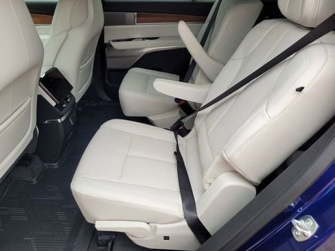 New 2026 Cadillac Vistiq Sport w/ LPO, Floor Liner Package image 25