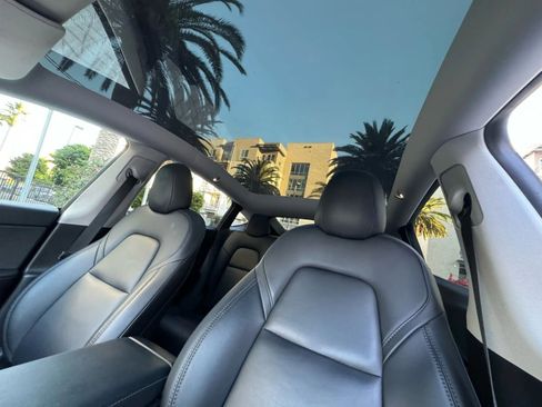 Used 2023 Tesla Model Y 2WD image 11