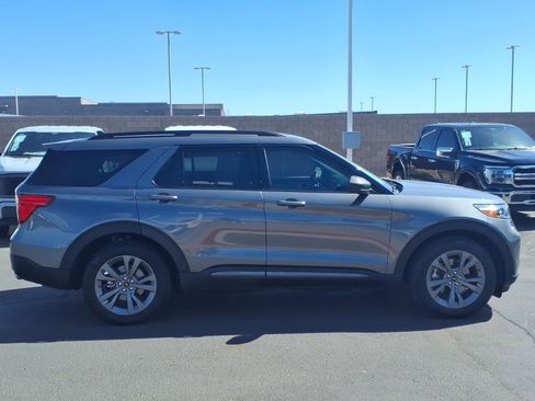 Used 2021 Ford Explorer XLT w/ Equipment Group 202A AWD/4WD image 3
