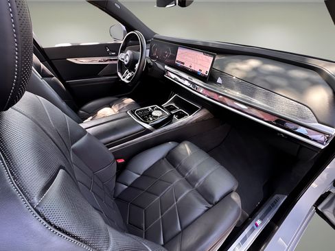 Used 2023 BMW 760i xDrive w/ Parking Assistance Package AWD/4WD image 23