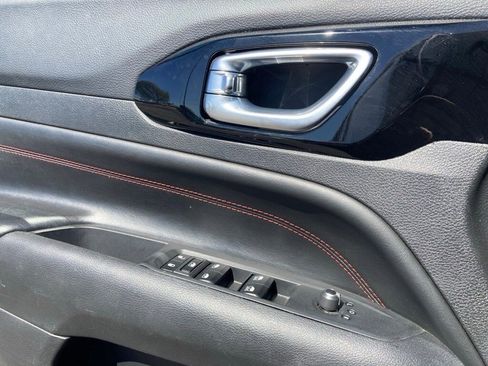 Used 2025 Jeep Compass Trailhawk image 12