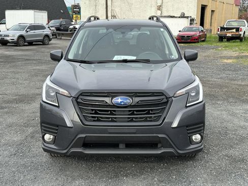 Used 2023 Subaru Forester Premium image 3