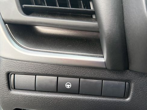 Used 2025 Nissan Rogue SV FWD image 22