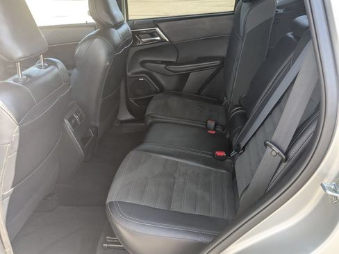 Used 2025 Mitsubishi Outlander SE AWD/4WD image 30