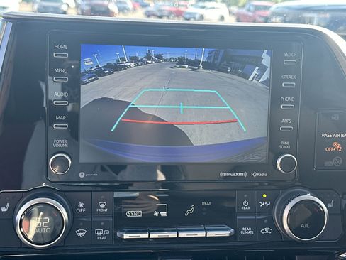 Used 2021 Toyota Highlander XLE image 52