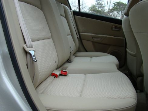 Used 2005 MAZDA MAZDA3 I w/ Pwr & 16" Alloy Wheel Pkg image 16