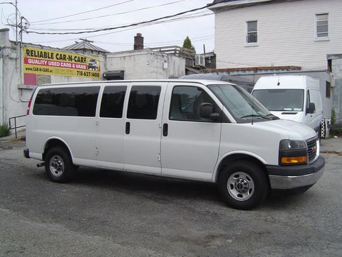 Used 2018 GMC Savana 3500 LT w/ LT Preferred Equipment Group image 1