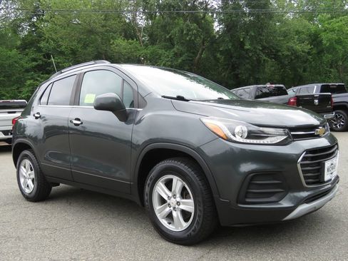 Used 2017 Chevrolet Trax LT w/ LT Convenience Package AWD/4WD image 3
