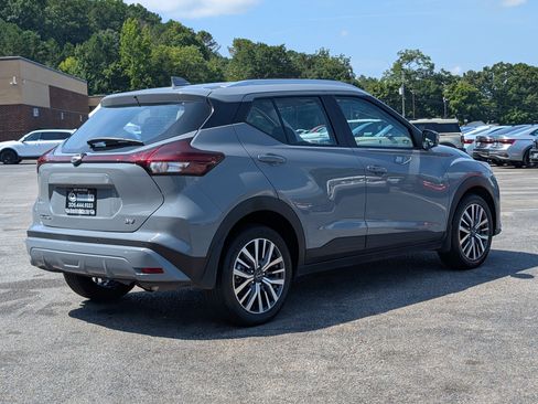 Used 2024 Nissan Kicks SV FWD image 9