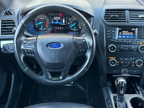 Used 2019 Ford Explorer XLT image 13