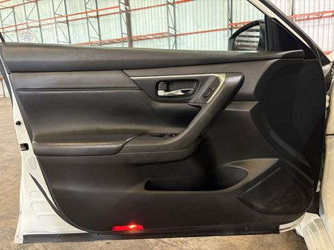 Used 2015 Nissan Altima 2.5 SV w/ Convenience Package FWD image 9