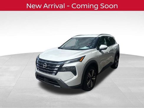 Certified 2026 Nissan Rogue SL FWD image 2