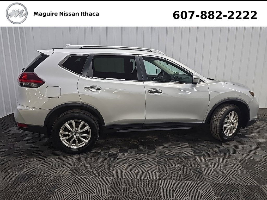 Used 2018 Nissan Rogue SV AWD/4WD image 3