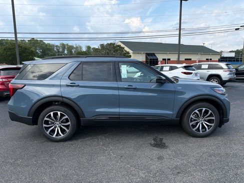 New 2026 Ford Explorer ST-Line AWD/4WD image 2