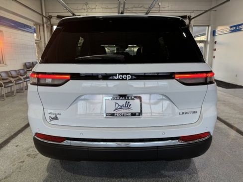 Used 2025 Jeep Grand Cherokee Limited image 8