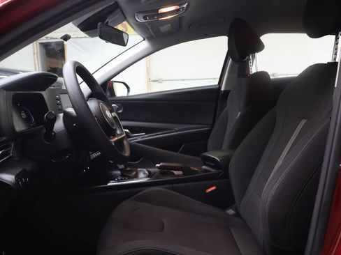 Used 2024 Hyundai Elantra SE FWD image 16
