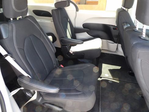 Used 2023 Chrysler Voyager LX FWD image 14