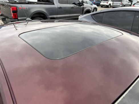 Used 2017 Ford Fusion SE w/ Fusion SE Technology Package image 9