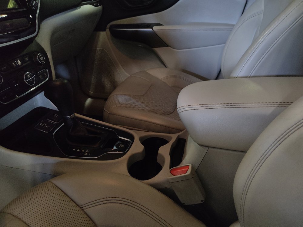 Used 2019 Jeep Cherokee Limited FWD image 26