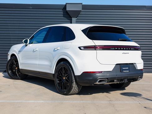 New 2025 Porsche Cayenne E-Hybrid image 3