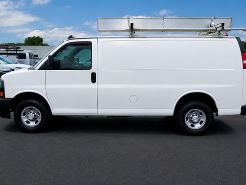Used 2021 Chevrolet Express 2500 w/ Driver Convenience Package RWD image 3