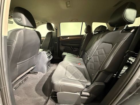 Used 2025 Volkswagen Atlas SE image 18