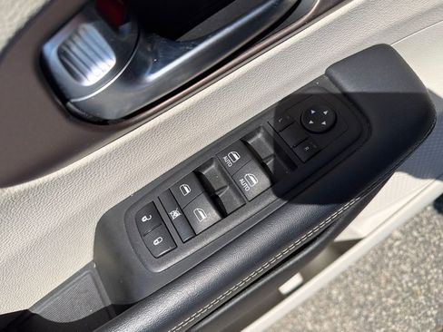 Used 2023 Chrysler Voyager LX FWD image 30