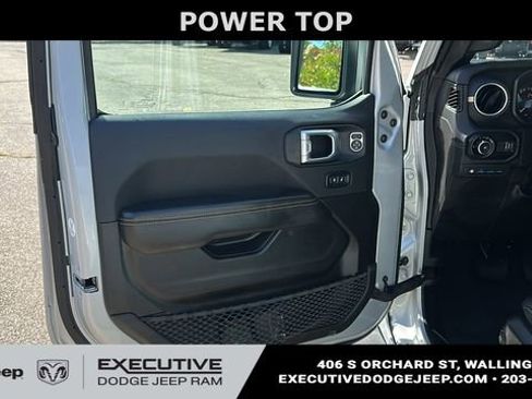 Used 2024 Jeep Wrangler Unlimited Sahara w/ Technology Group AWD/4WD image 9
