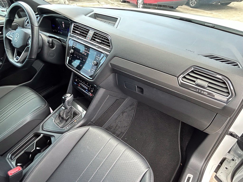 Certified 2023 Volkswagen Tiguan SE R-Line FWD image 38
