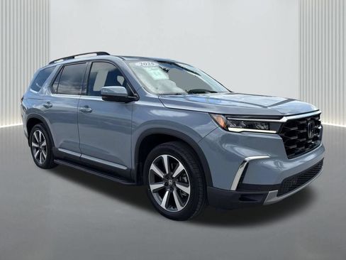 Used 2025 Honda Pilot Touring image 2